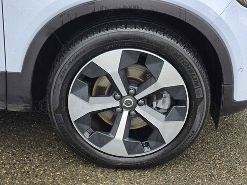 Certified 2025 Volvo XC40 B5 Plus AWD/4WD image 10
