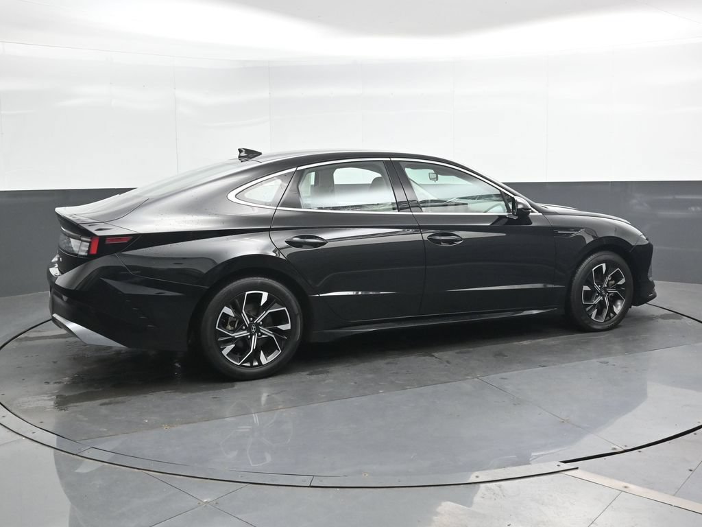 Used 2025 Hyundai Sonata SEL FWD image 2