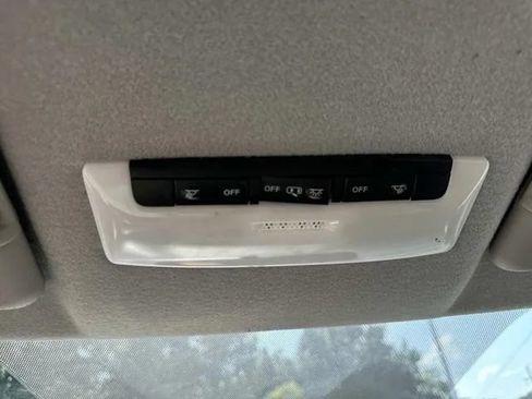 Used 2019 Nissan Kicks S FWD image 39