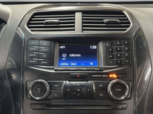 Used 2017 Ford Explorer XLT FWD image 30