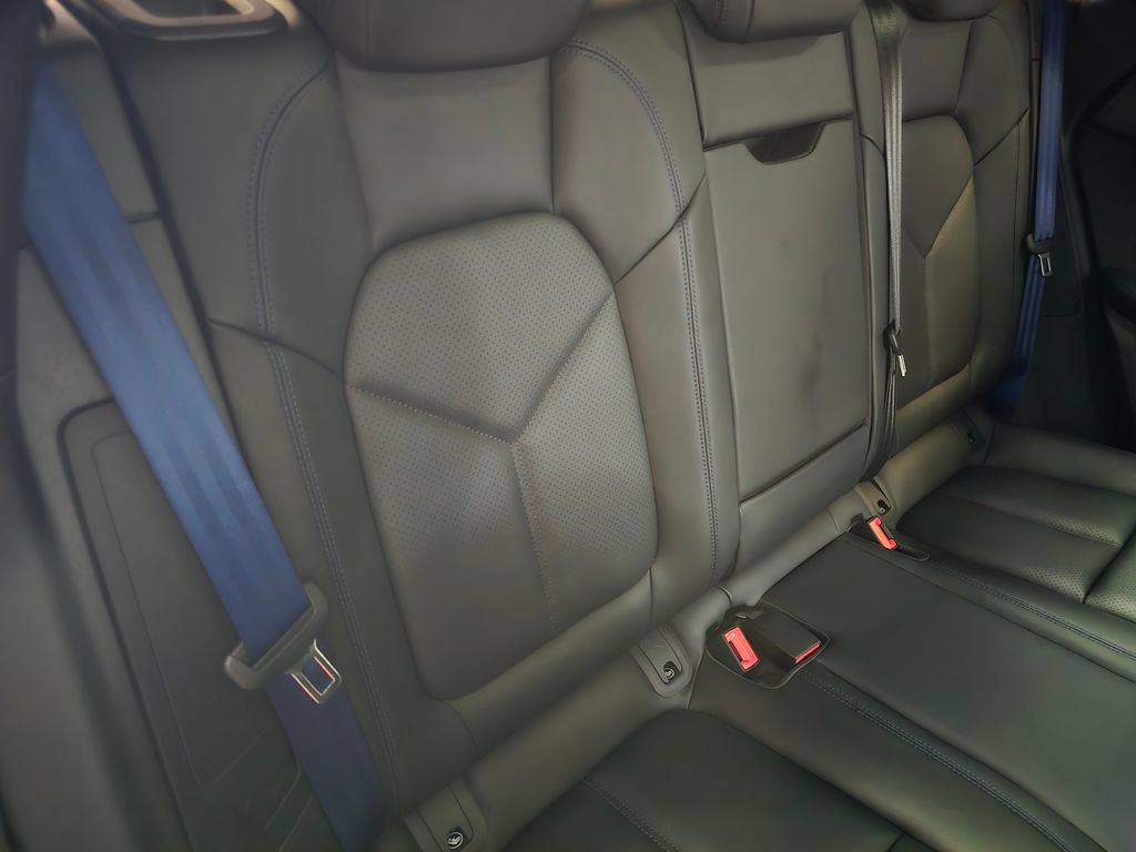Certified 2026 Porsche Macan AWD/4WD image 16