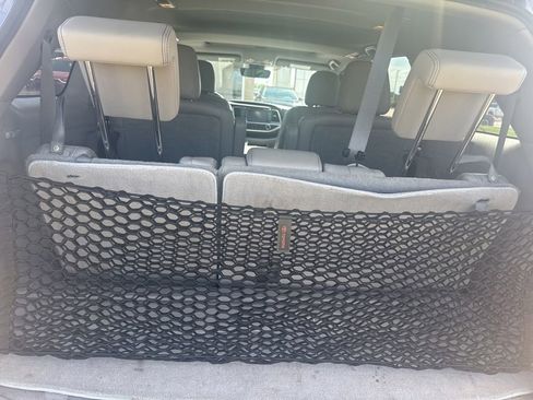 Used 2018 Toyota Highlander Limited FWD image 19