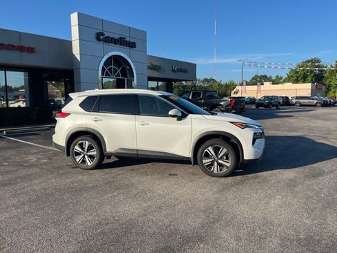 Used 2024 Nissan Rogue SL FWD image 2
