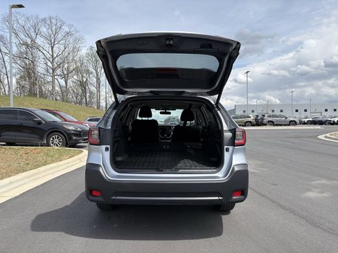 Used 2025 Subaru Outback Premium AWD/4WD image 11
