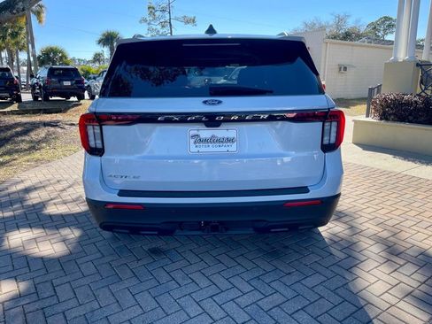 Used 2025 Ford Explorer Active image 4