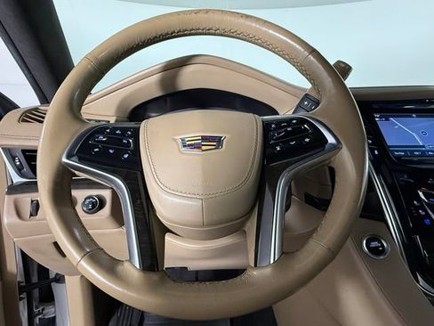 Used 2018 Cadillac Escalade Platinum AWD/4WD image 30