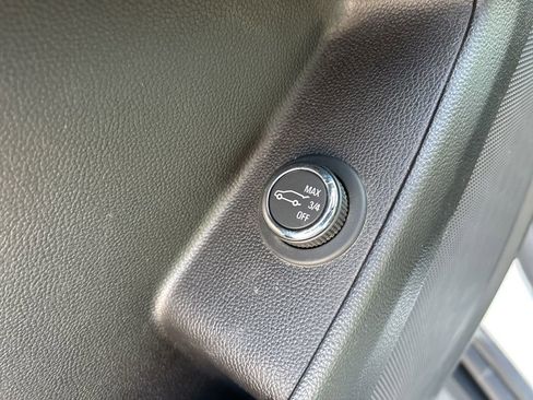 Used 2019 Chevrolet Traverse LT image 16