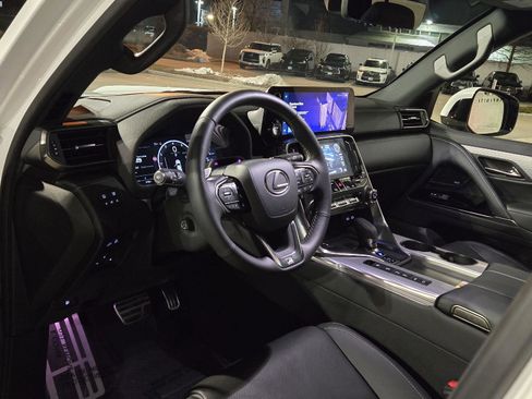 Used 2025 Lexus LX 700h F Sport image 4