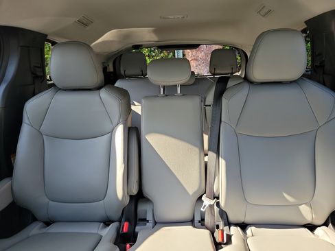 Used 2026 Toyota Sienna XLE FWD image 17