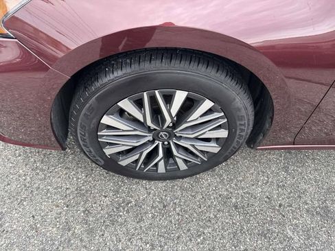 Used 2024 Nissan Altima 2.5 SV image 14