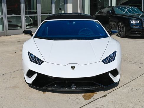 Used 2018 Lamborghini Huracan Performante image 2