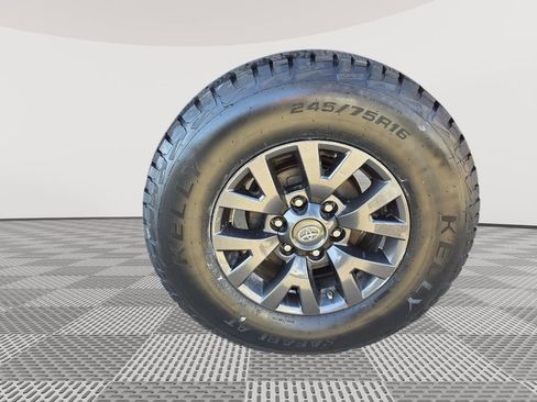 Used 2020 Toyota Tacoma SR5 image 24