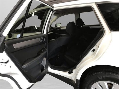 Used 2016 Subaru Outback 2.5i Premium image 11