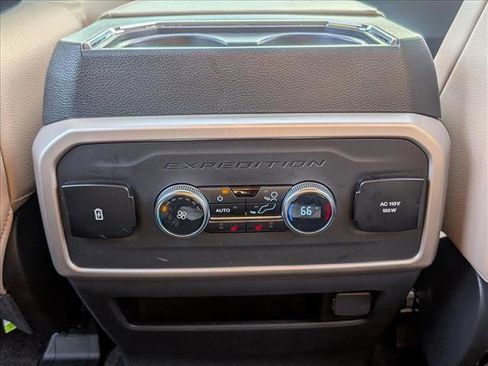 Used 2023 Ford Expedition Limited image 17