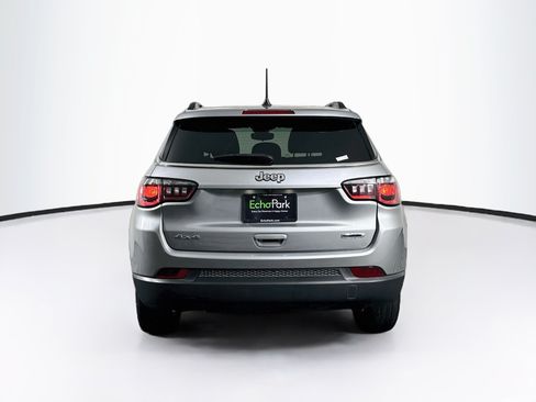 Used 2024 Jeep Compass Latitude AWD/4WD image 7