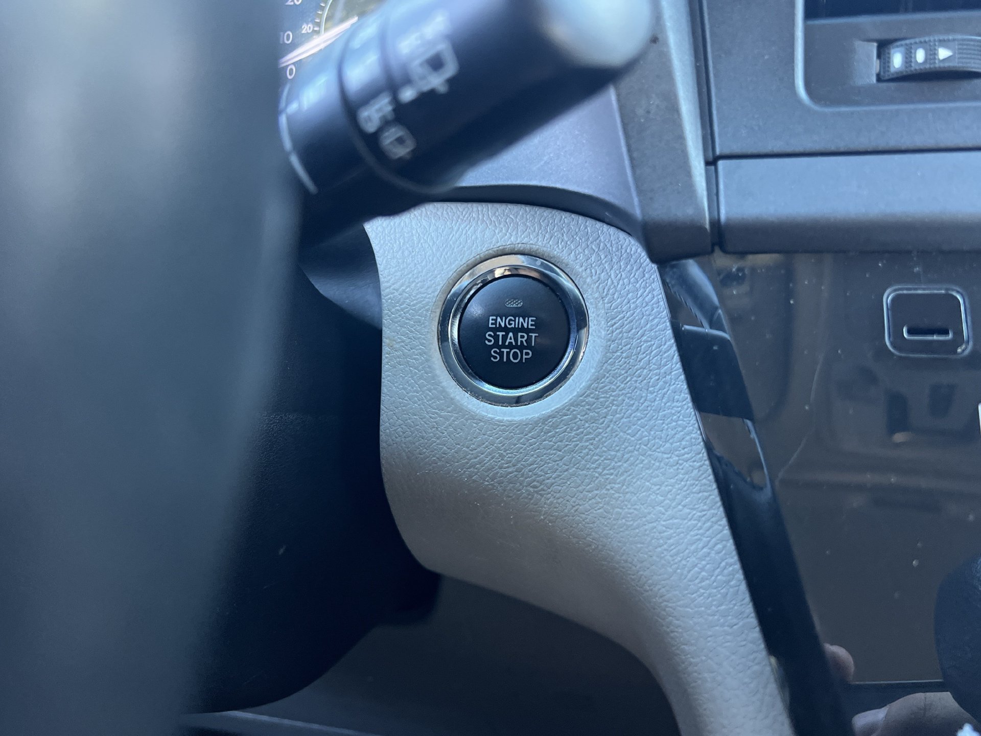 Used 2016 Toyota Sienna XLE w/ XLE Navigation Package FWD image 6