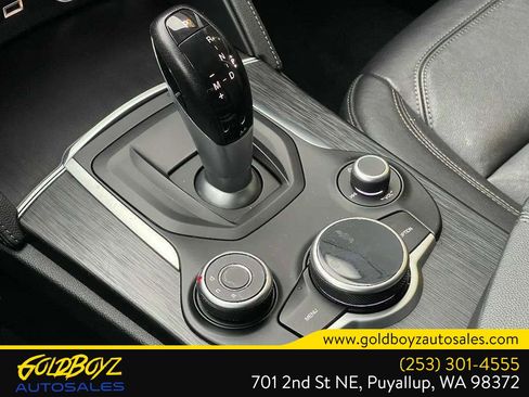 Used 2018 Alfa Romeo Stelvio AWD image 21