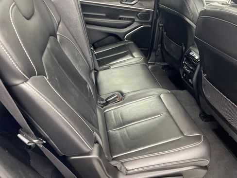 Used 2022 Jeep Grand Cherokee L Limited AWD/4WD image 23