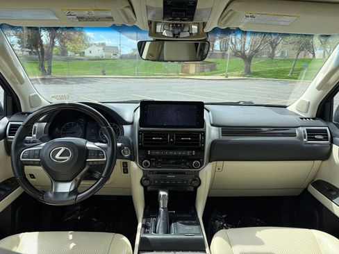 Used 2023 Lexus GX 460 Luxury w/ Off Road Package AWD/4WD image 11