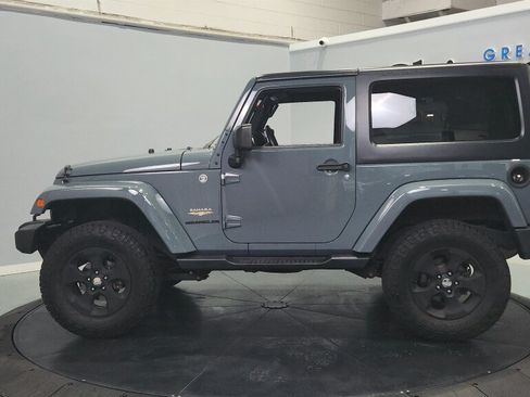 Used 2015 Jeep Wrangler Sahara w/ Connectivity Group AWD/4WD image 7