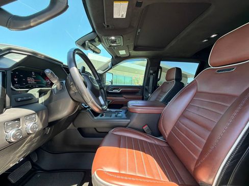 Used 2024 GMC Sierra 3500 Denali Ultimate AWD/4WD image 4