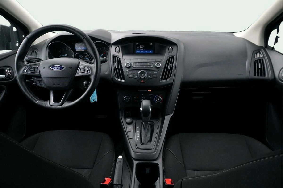 Used 2018 Ford Focus SE w/ Cold Weather Package FWD image 17