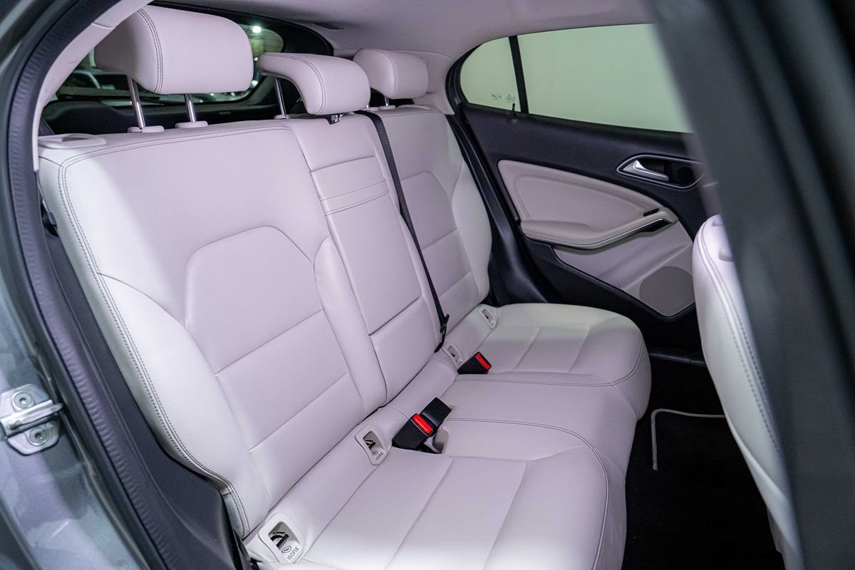 Used 2020 Mercedes-Benz GLA 250 4MATIC w/ Premium Package image 18