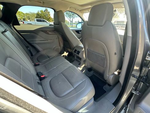 Used 2018 Jaguar F-PACE R-Sport image 31