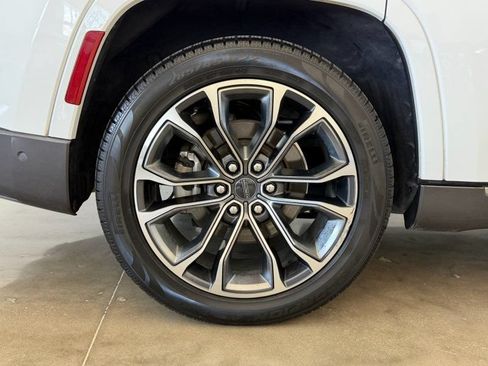 Used 2022 Jeep Grand Wagoneer Series III AWD/4WD image 9