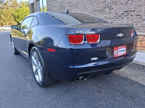 Used 2011 Chevrolet Camaro LS RWD image 3