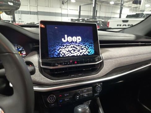 Used 2024 Jeep Compass Latitude AWD/4WD image 14