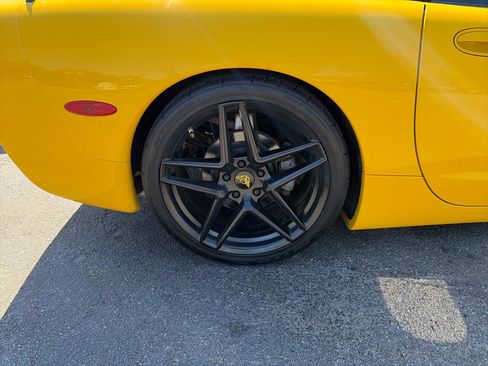 Used 2001 Chevrolet Corvette Convertible w/ Preferred Equipment Group2 image 18