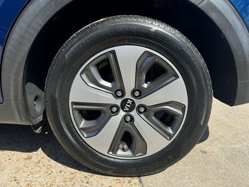 Used 2019 Kia Niro EX image 9