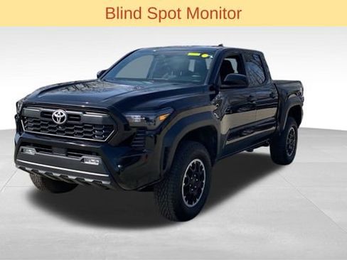Used 2025 Toyota Tacoma TRD Off-Road AWD/4WD image 3