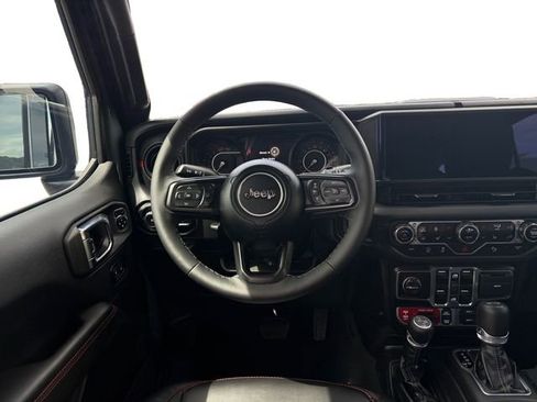 Used 2025 Jeep Wrangler Unlimited Rubicon image 12