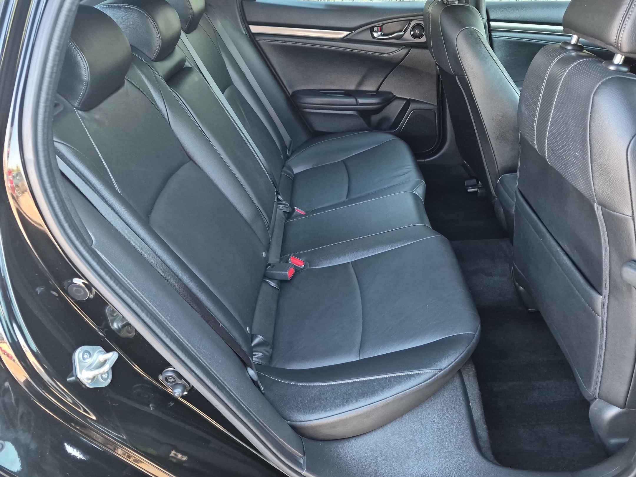 Used 2018 Honda Civic EX-L image 30