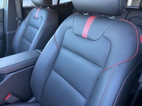 Used 2024 Chevrolet Trax RS w/ Sunroof Package image 9