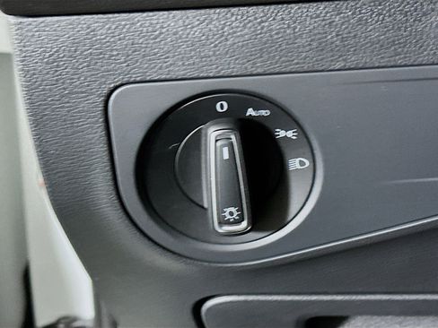 Used 2024 Volkswagen Tiguan SE image 16