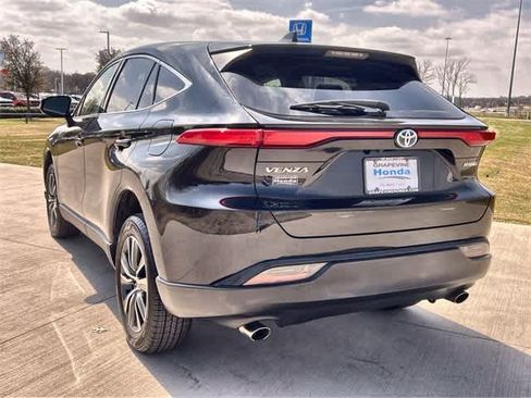 Used 2021 Toyota Venza LE w/ Carpet Mat Package (TMS) image 5