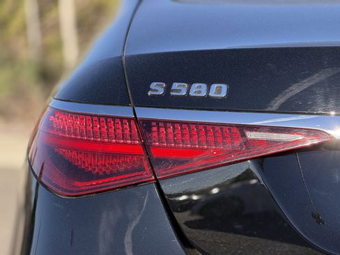 Certified 2023 Mercedes-Benz S 580 4MATIC Sedan image 11