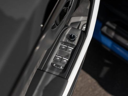 New 2025 Lamborghini Urus SE image 17