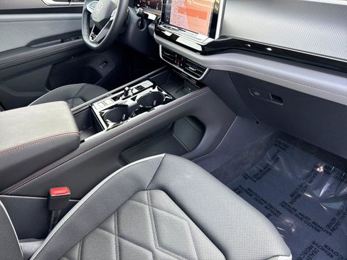 Used 2025 Volkswagen Atlas Peak Edition SE image 15