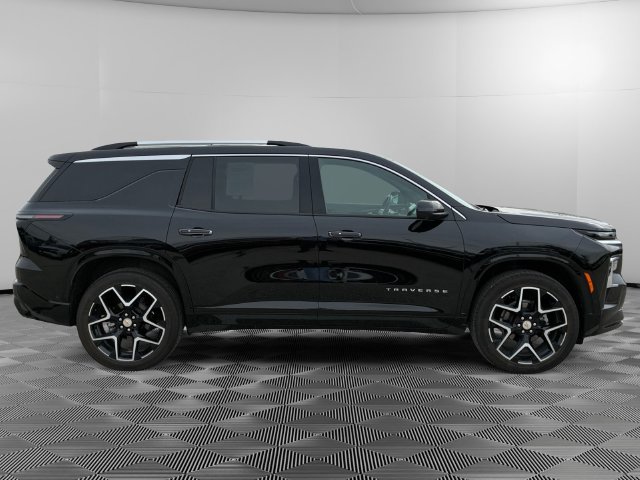New 2026 Chevrolet Traverse High Country w/ LPO, Floor Liner Package AWD/4WD image 6