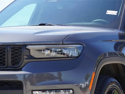 Used 2024 Jeep Grand Cherokee L Limited w/ Black Appearance Package image 4