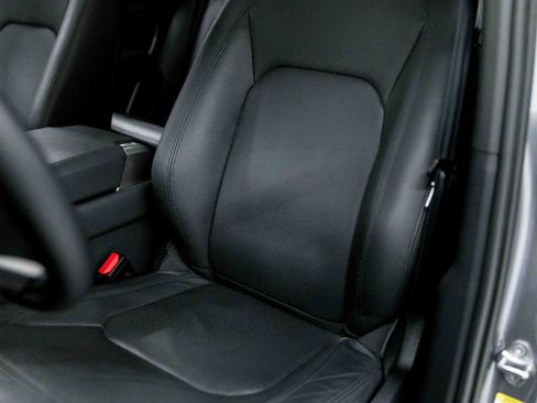 Used 2023 Land Rover Defender 130 SE image 68