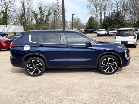 Used 2022 Mitsubishi Outlander SE image 4