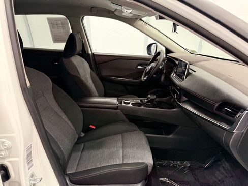 Used 2023 Nissan Rogue SV image 15