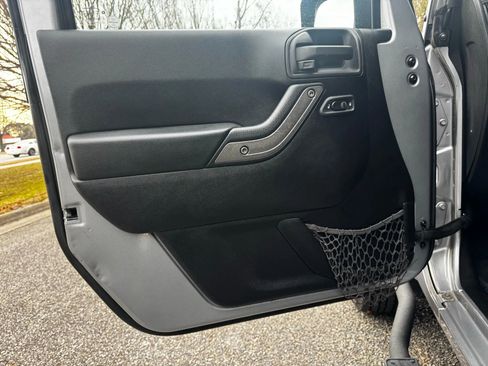 Used 2013 Jeep Wrangler Unlimited Sport image 10