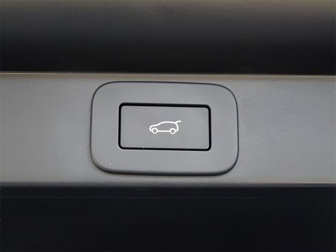 Used 2023 Land Rover Range Rover SE image 16