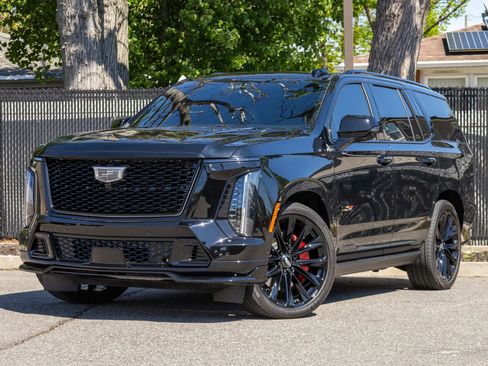 Used 2026 Cadillac Escalade V AWD/4WD image 3